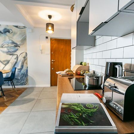 Nowogrodzka 78 - Apartament Dla 4 Osob - 200M Od Szpitala Klinicznego Na Lindleya - 1Km Do Dworca Centralnego - Wifi - Smart Tv 45 Cali Varşova Dış mekan fotoğraf