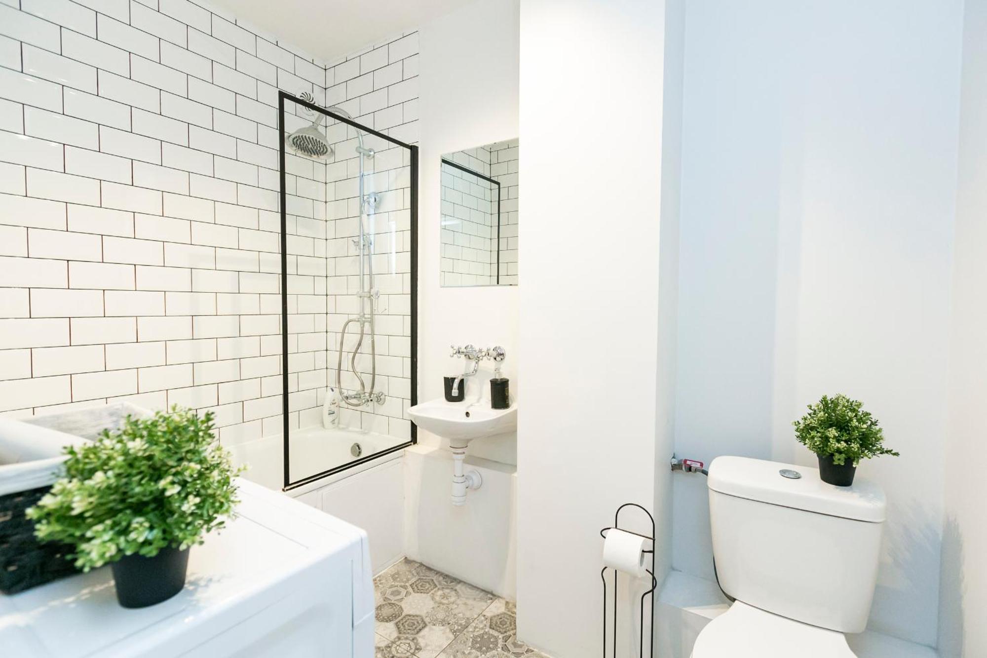 Nowogrodzka 78 - Apartament Dla 4 Osob - 200M Od Szpitala Klinicznego Na Lindleya - 1Km Do Dworca Centralnego - Wifi - Smart Tv 45 Cali Varşova Dış mekan fotoğraf