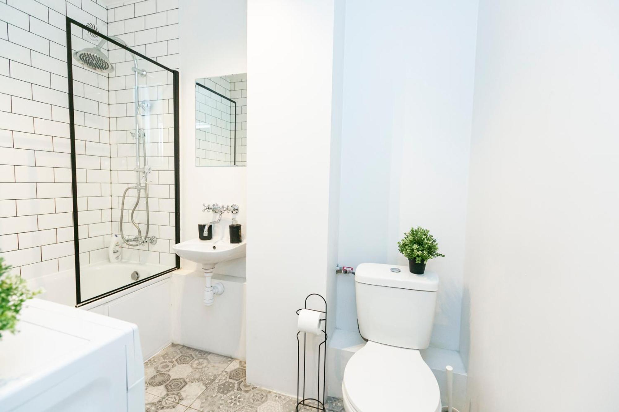 Nowogrodzka 78 - Apartament Dla 4 Osob - 200M Od Szpitala Klinicznego Na Lindleya - 1Km Do Dworca Centralnego - Wifi - Smart Tv 45 Cali Varşova Dış mekan fotoğraf