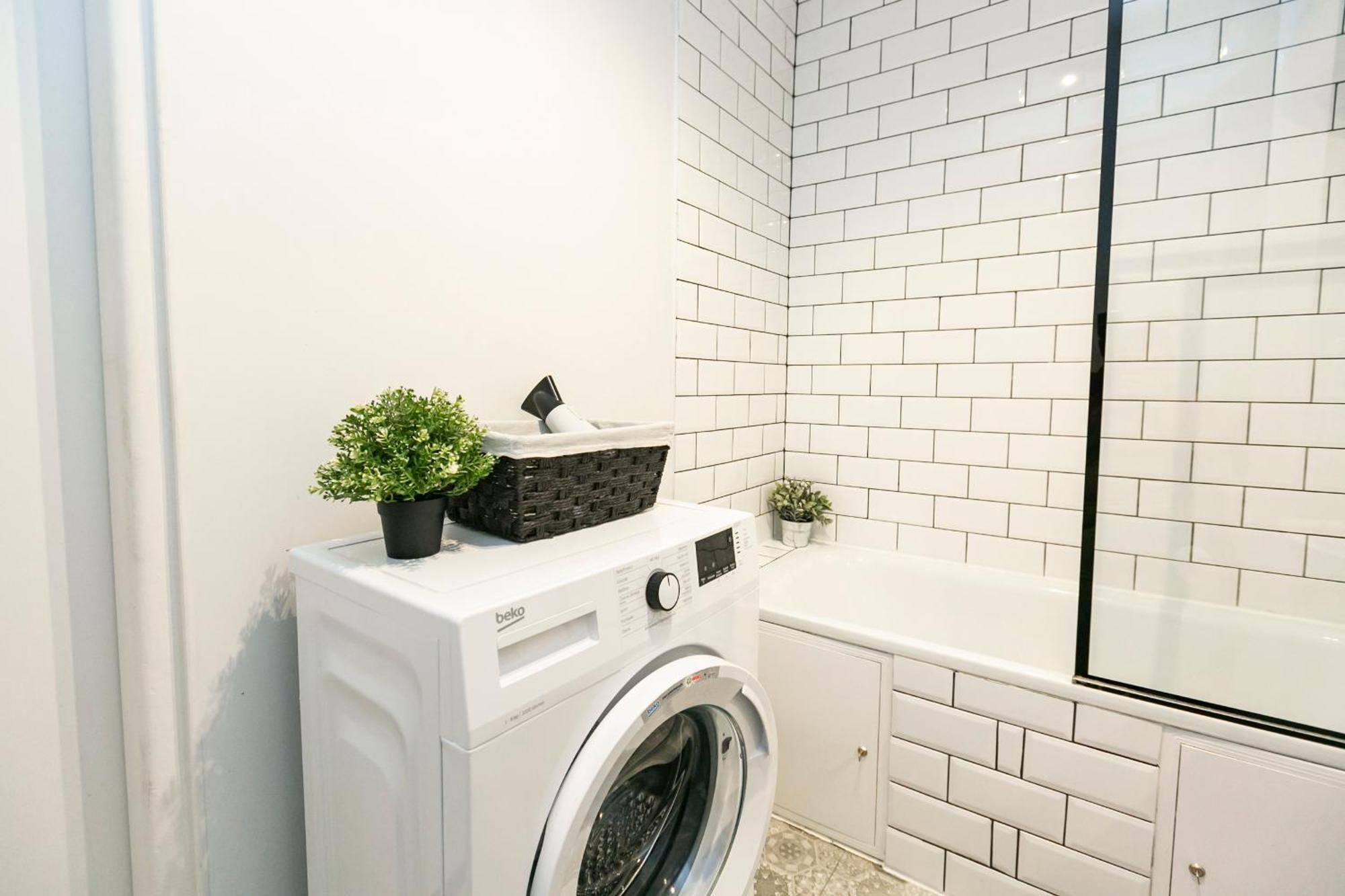 Nowogrodzka 78 - Apartament Dla 4 Osob - 200M Od Szpitala Klinicznego Na Lindleya - 1Km Do Dworca Centralnego - Wifi - Smart Tv 45 Cali Varşova Dış mekan fotoğraf